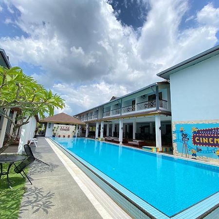 Alia Residence Business Resort Padang Mat Sirat Exterior photo