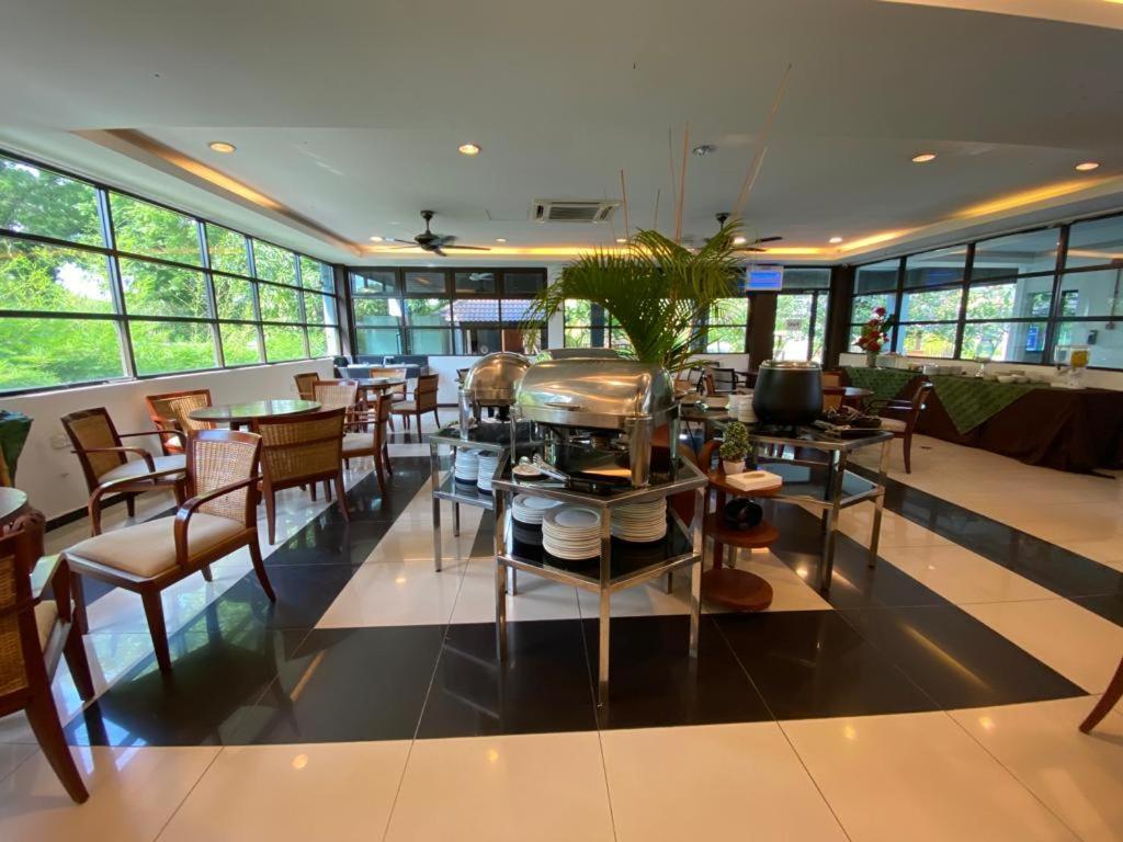 Alia Residence Business Resort Padang Mat Sirat Exterior photo