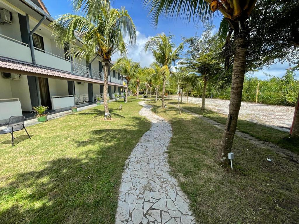 Alia Residence Business Resort Padang Mat Sirat Exterior photo