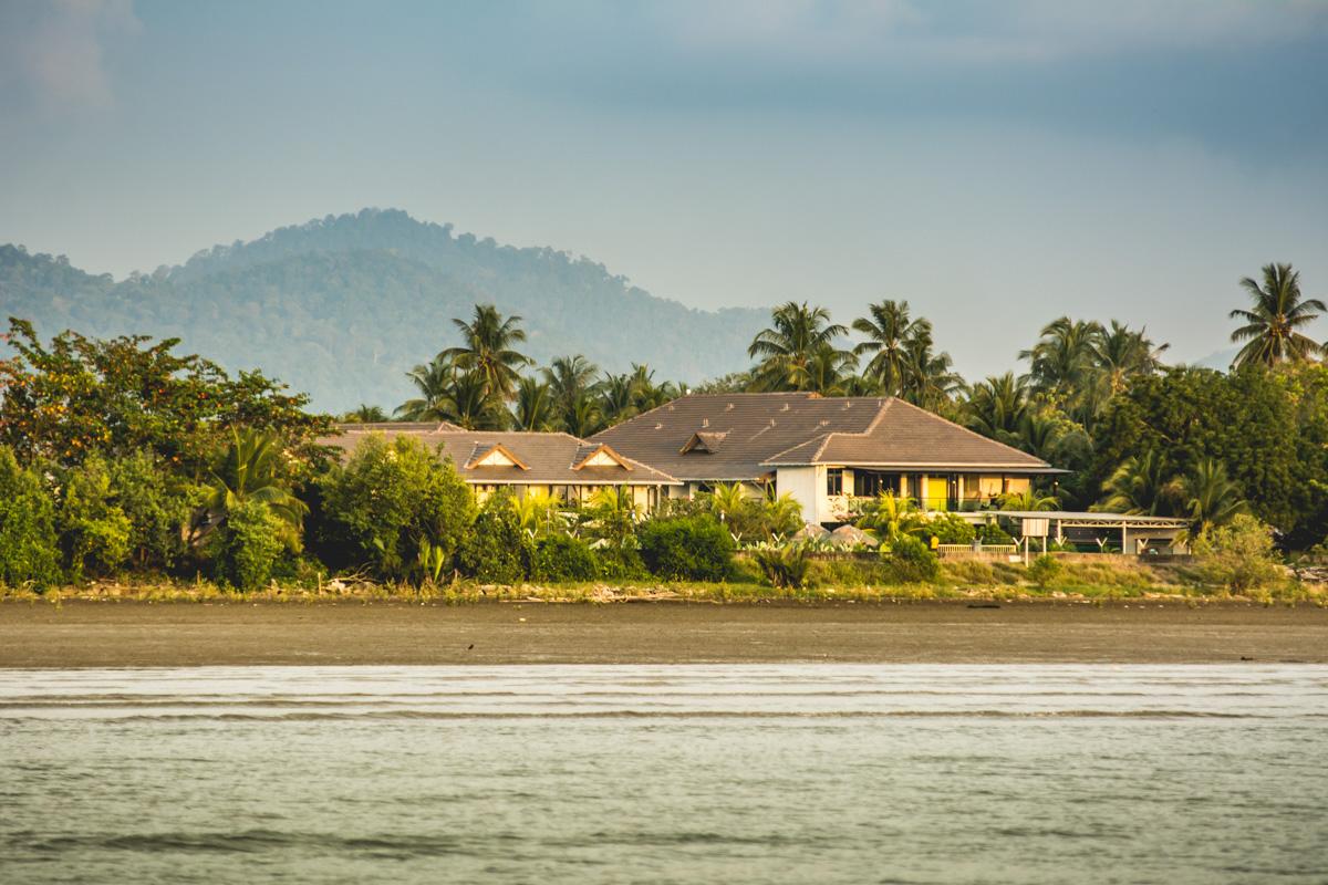 Alia Residence Business Resort Padang Mat Sirat Exterior photo