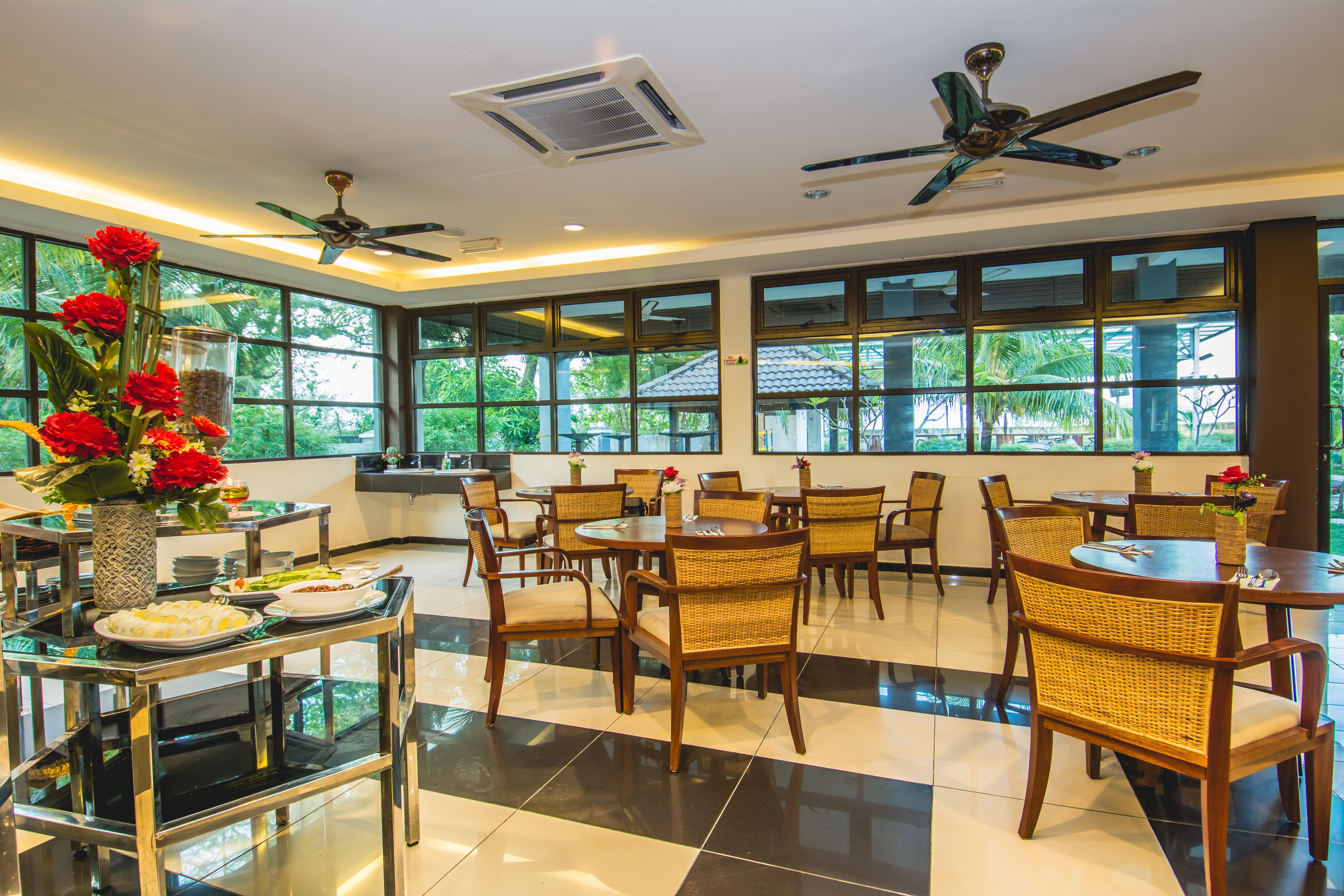 Alia Residence Business Resort Padang Mat Sirat Exterior photo