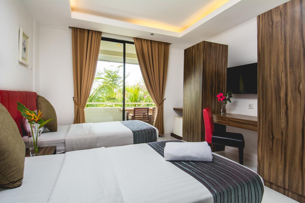 Alia Residence Business Resort Padang Mat Sirat Exterior photo