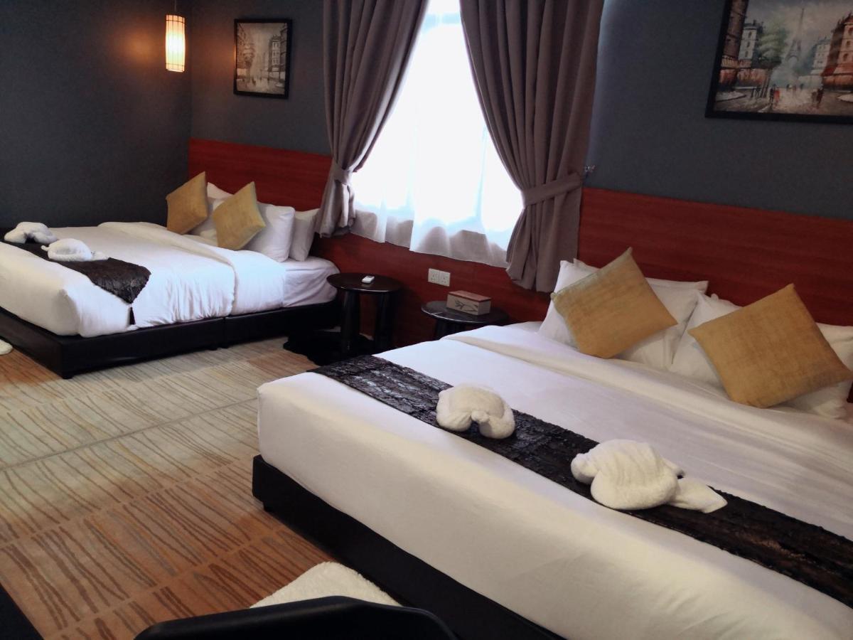Alia Residence Business Resort Padang Mat Sirat Exterior photo