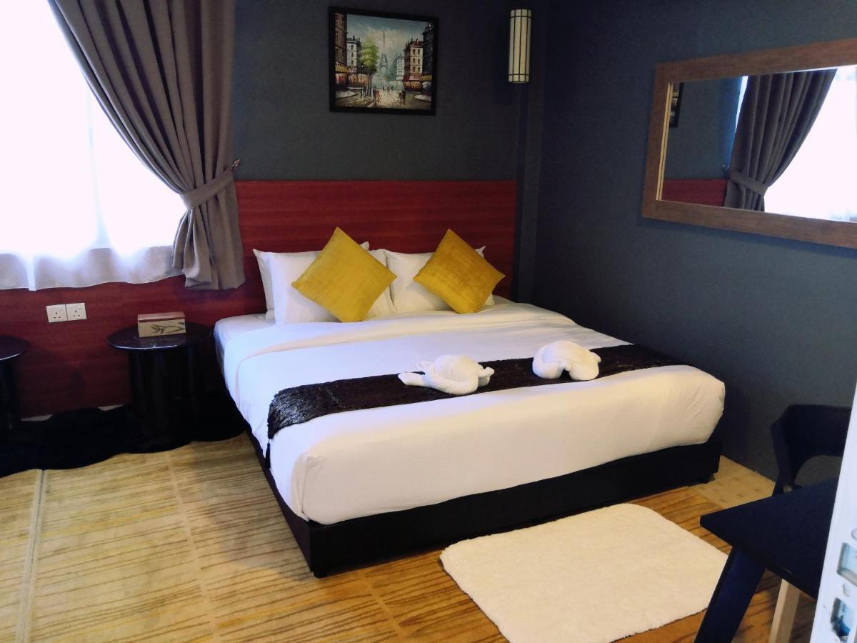 Alia Residence Business Resort Padang Mat Sirat Exterior photo