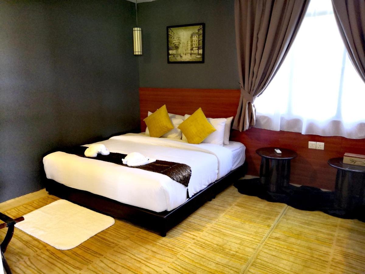 Alia Residence Business Resort Padang Mat Sirat Exterior photo
